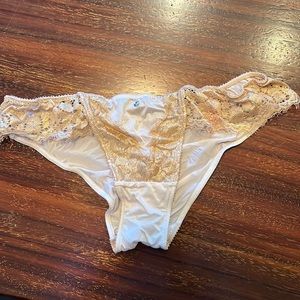 Victoria’s Secret Gold accent Cheekini Panty, sz S